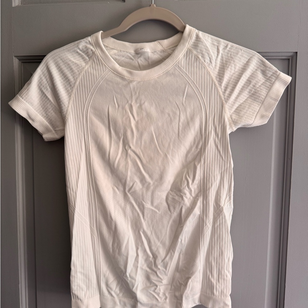 Women's Small White Short Sleeve Athletic Shirt